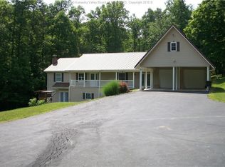 2 Junebug Ln, Winfield, WV 25213