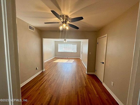 5th image of 3637 Oak St APT 2