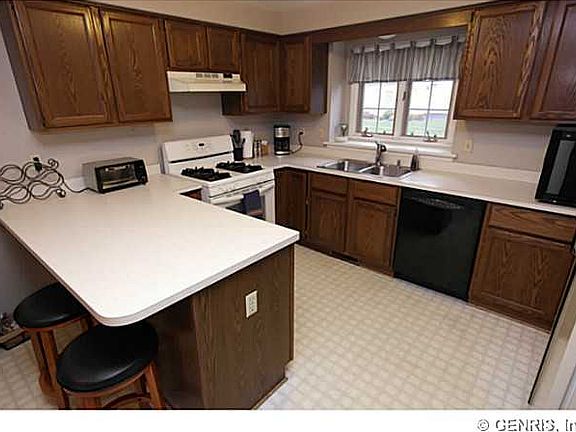 2nd image of 466 Nadine Dr