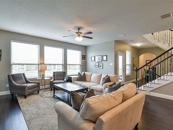 2nd image of 2660 Venice Dr Unit 2
