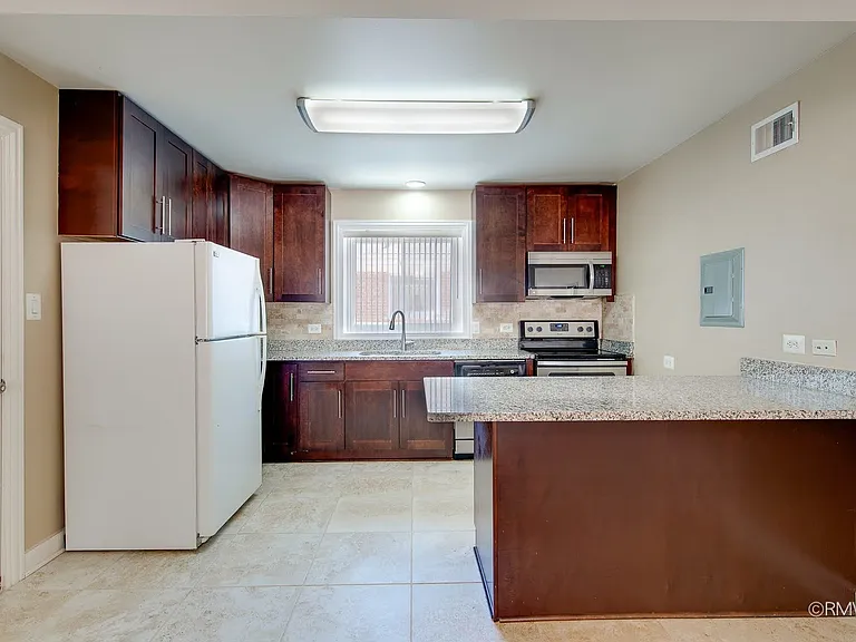 32 N Main St #1S — Photo 4