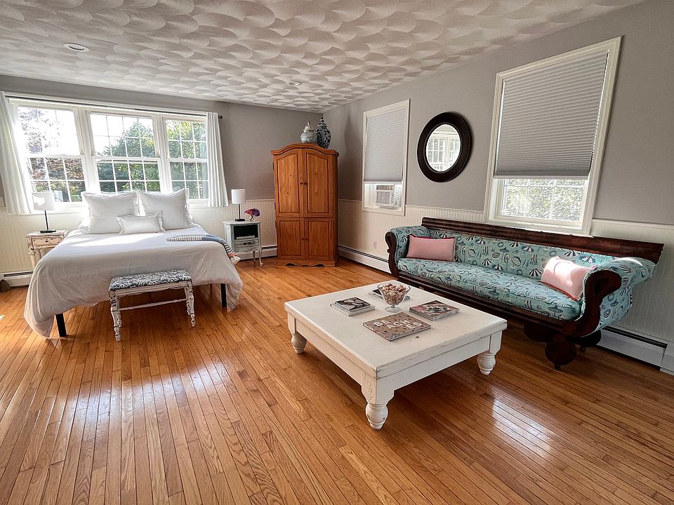 Open concept, light filled studio