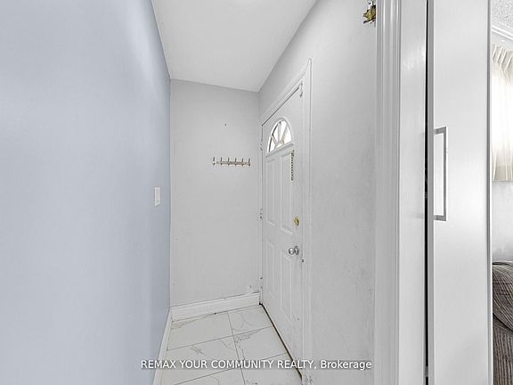 4th image of 1192 Warden Ave