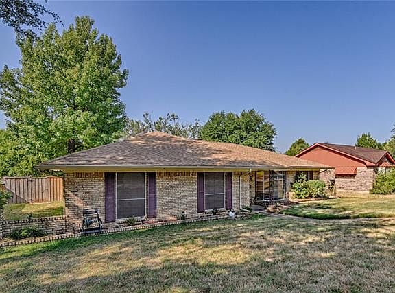 3rd image of 206 Linda Ln