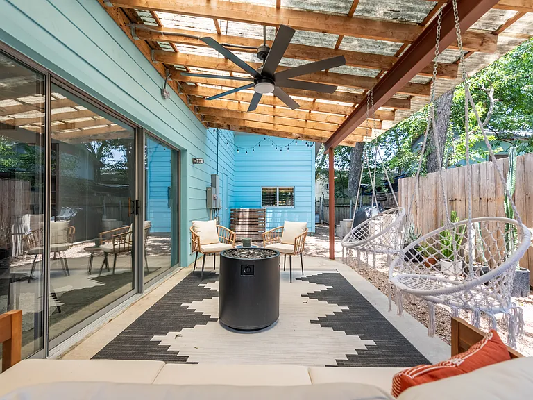 2202 Santa Rosa St — Photo 9