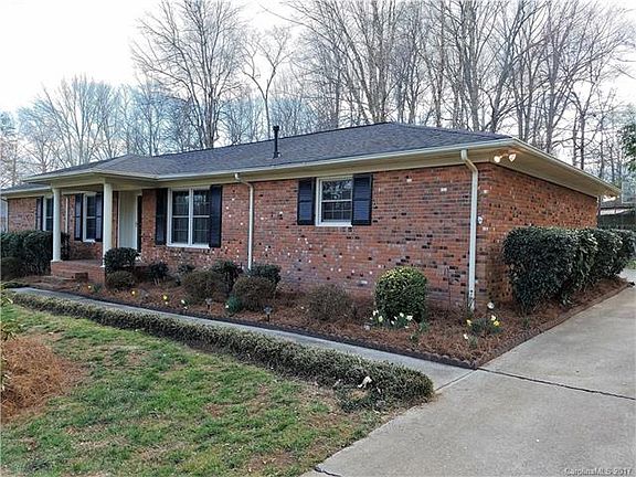 2nd image of 343 Oakwood Dr