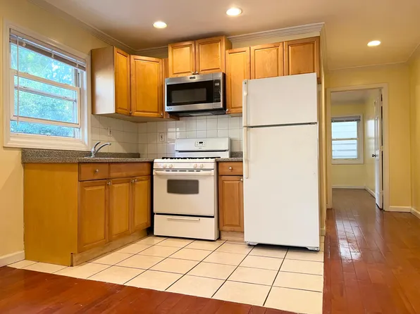 79 Hutton St, Jersey City, NJ 07307