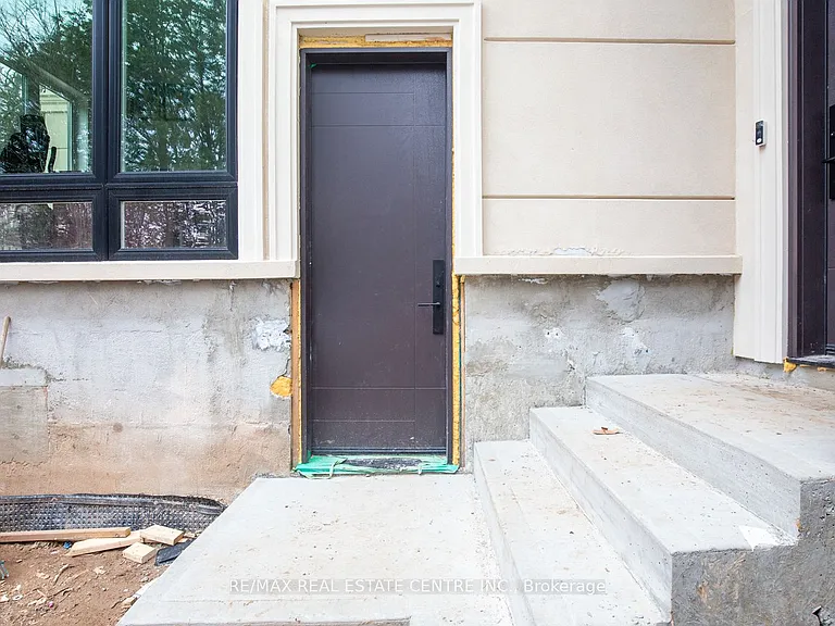 143 Balsam Dr — Photo 3