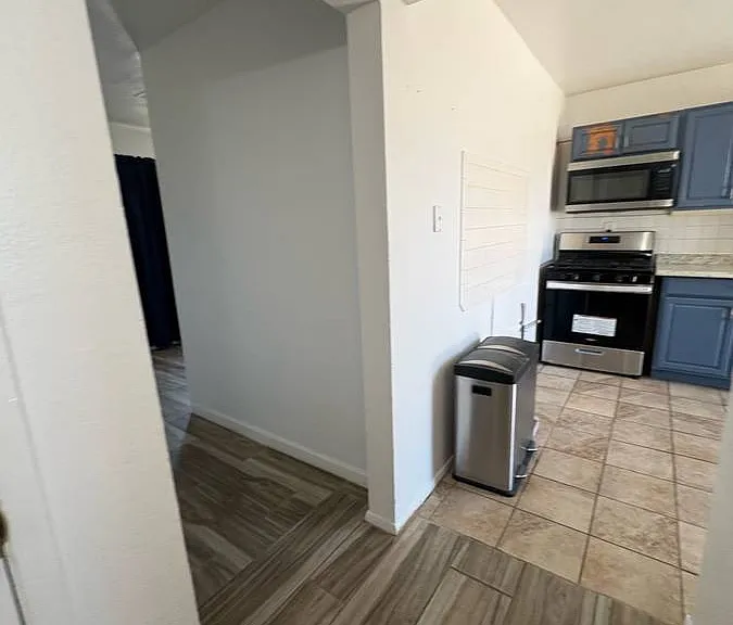 1006 W Yandell Dr — Photo 6