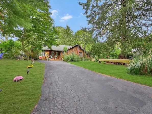 9 Moon Road, Rocky Point, NY 11778