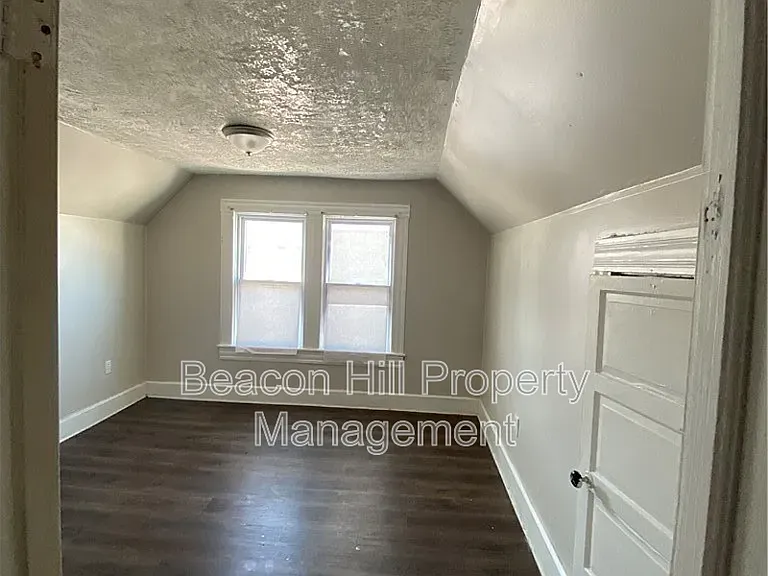 2355 E 86th St — Photo 10