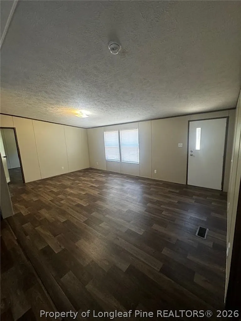 3 bed, 2.0 bath, 1300 sqft, $1,295 — Photo 2
