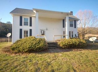 8241 Bradshaw Rd, Salem, VA 24153