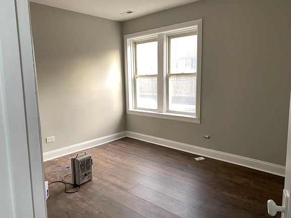 5th image of 4425 N Ashland Ave APT 2W