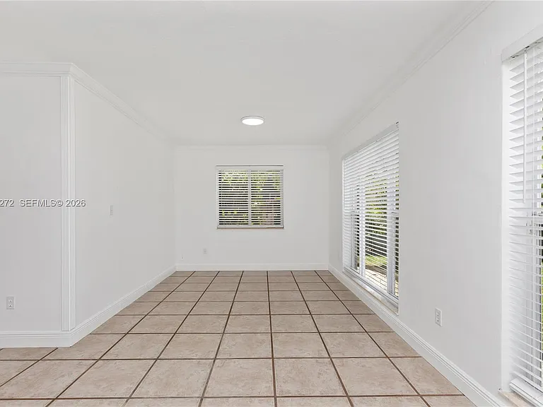 9030 SW 184th Ter — Photo 5