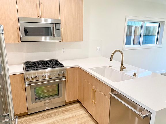 5th image of 5220 Whitsett Ave