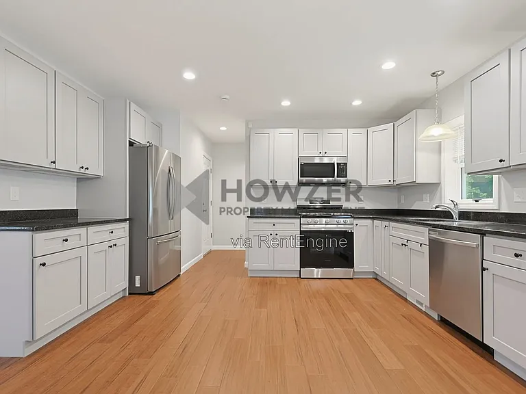 4 Johnson St #B — Photo 14
