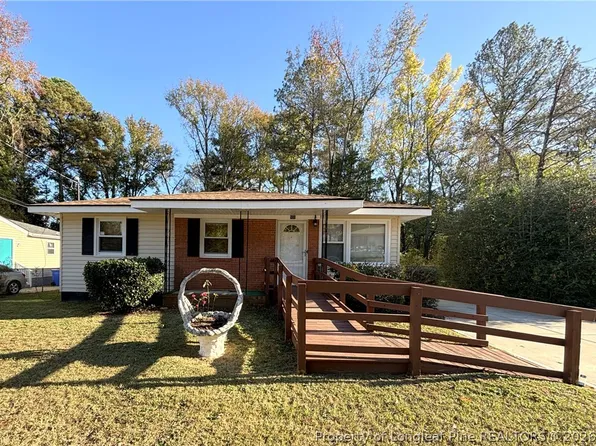 931 Fleetwood Dr, Fayetteville, NC 28305