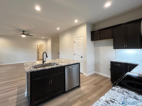 4th image of 184 Midpark Dr