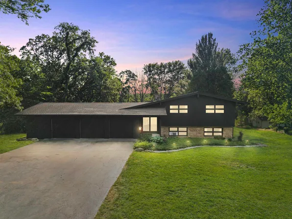 2494 Shepard Dr, Freeport, IL 61032