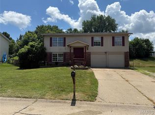 3850 Jeff Dr, Saint Charles, MO 63304