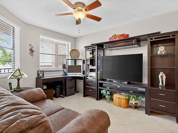 5th image of 7445 Fairfax Drive #209
