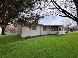 12236 Applegate Rd, Bridgeport, IL 62417