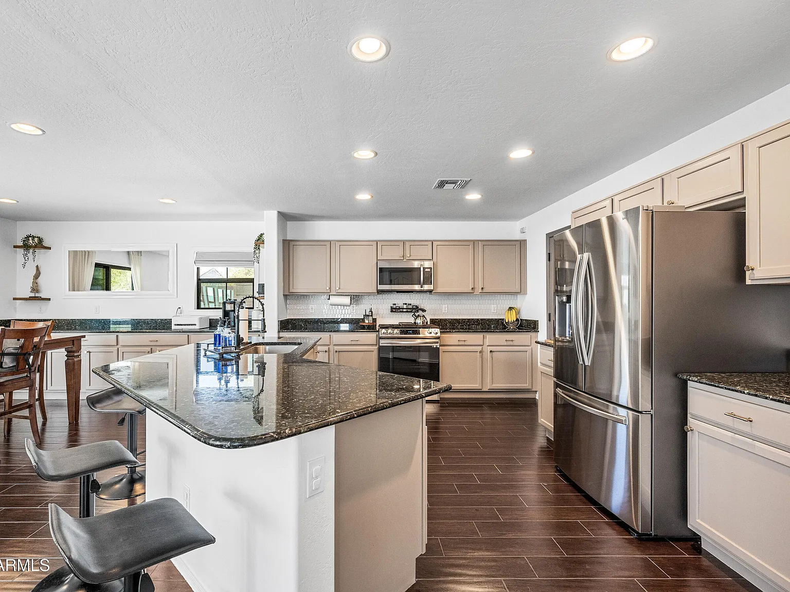 3 bed, 2.5 bath, 2499 sqft, $4,195 — Photo 2