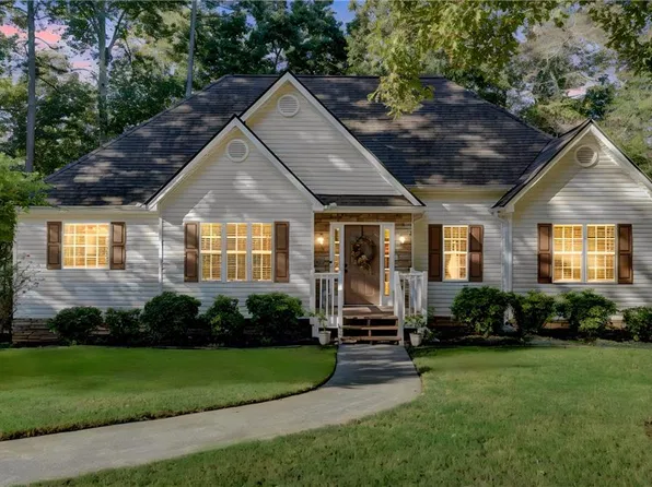 301 Calusa Pl, Ball Ground, GA 30107