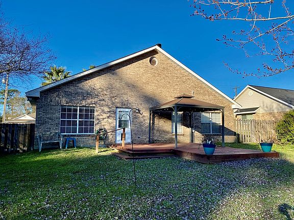 4th image of 502 Country Club Dr