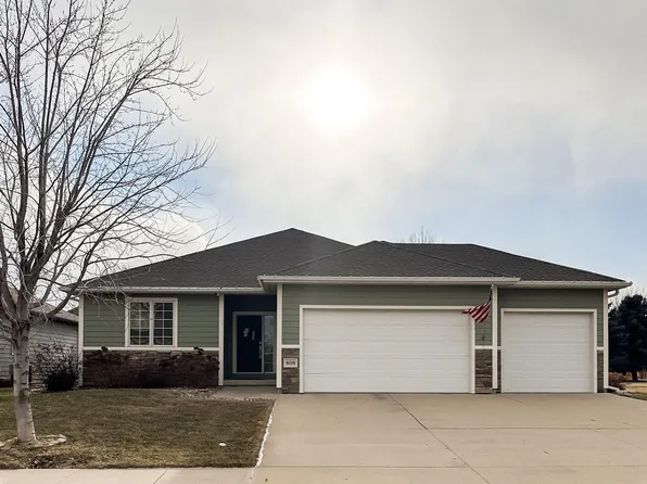 608 Prairie Blvd, Dakota Dunes, SD 57049