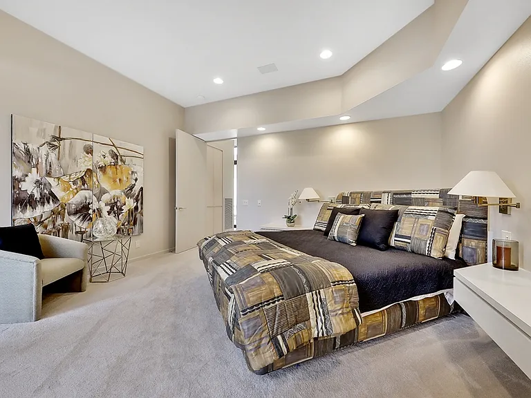 73115 Crosby Ln — Photo 10