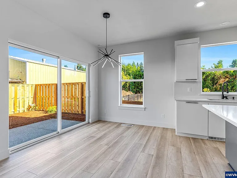 4827 Elvira St N — Photo 22