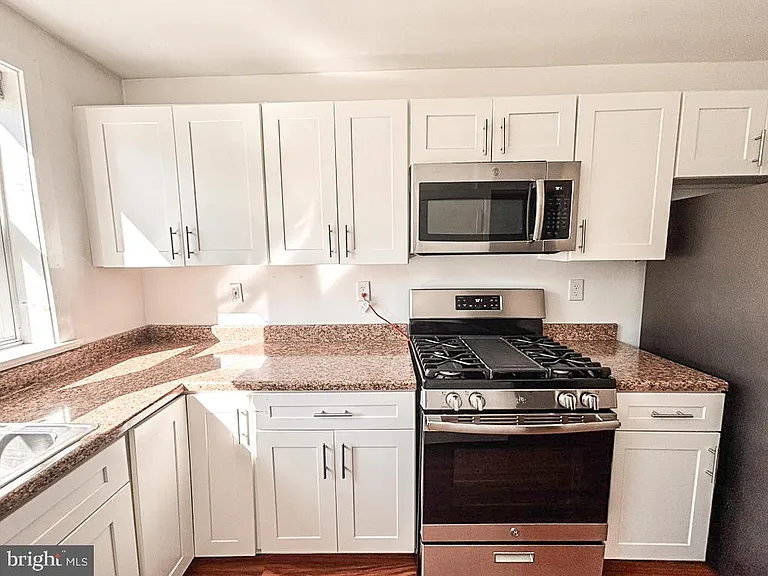 310 E Miner St — Photo 6