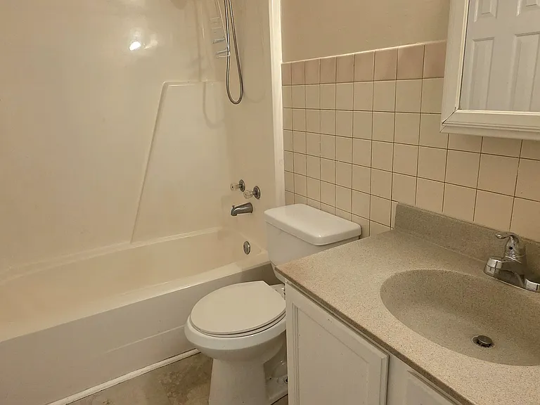 901 Fairborn Cir — Photo 16