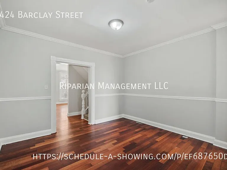 2424 Barclay St — Photo 11