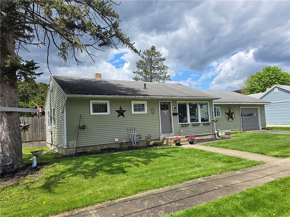 1st image of 227 Kingsbury Ave