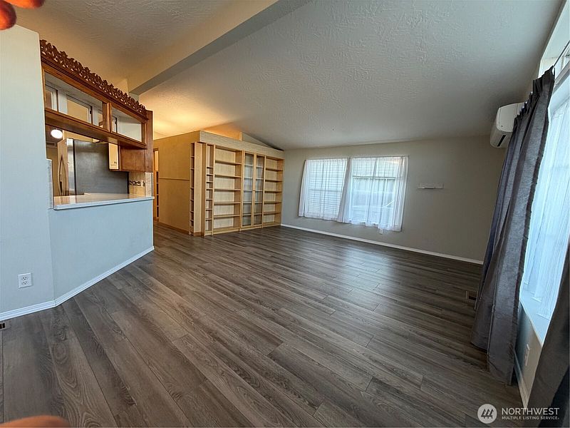 4th image of 325 N 5th Avenue #3