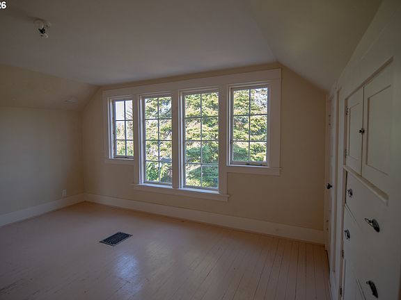3rd image of 5914 N Burrage Ave