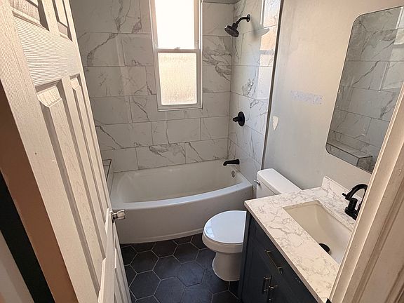 4th image of 2123 W 52nd Pl Unit 1