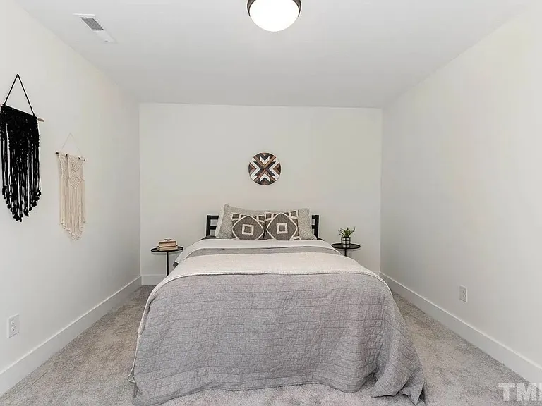 1420 Maplewood Dr #B — Photo 22