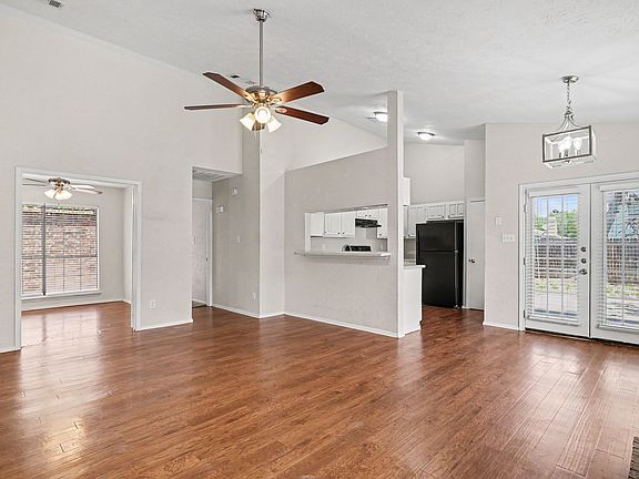 3rd image of 4245 Periwinkle Dr