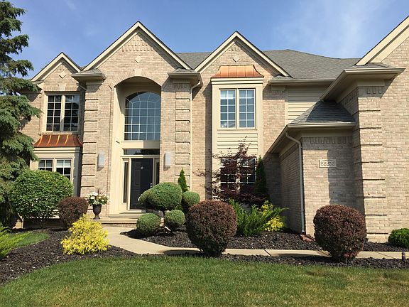 3rd image of 55573 Parkview Dr