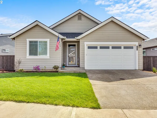 1652 N Broadway St, Estacada, OR 97023