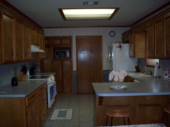 Eat-in kitchen