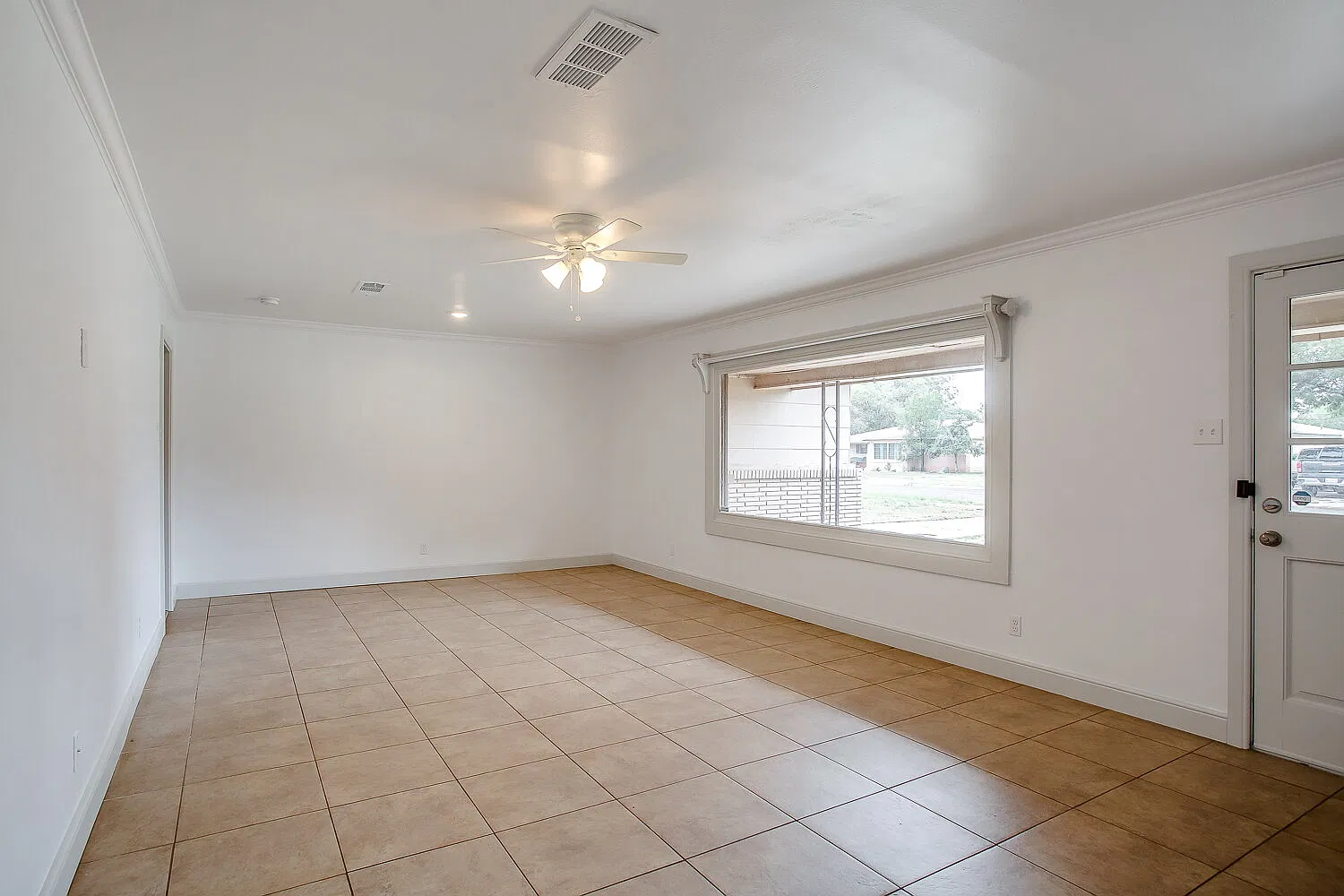 4 bed, 2.0 bath, 1775 sqft, $1,500 — Photo 2