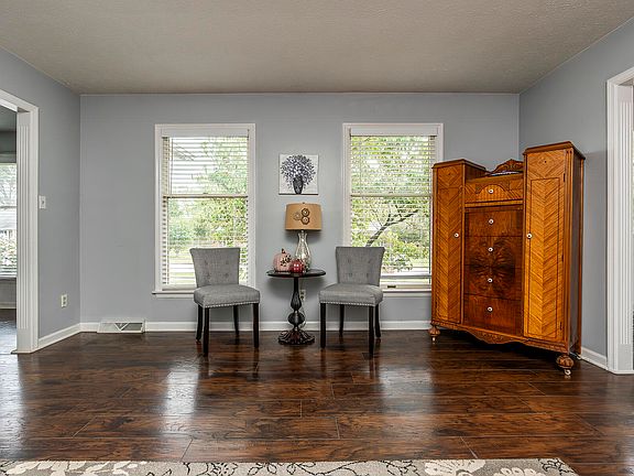 5th image of 204 Hawthorne Dr