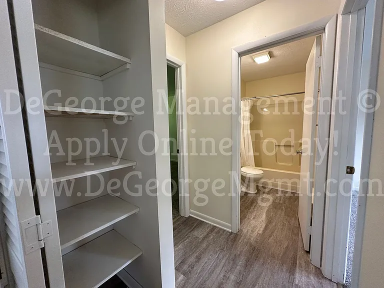 Parkway Apartments — Photo 34