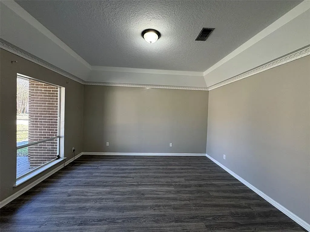 12 bed, 6.5 bath, 5460 sqft, $4,250 — Photo 4