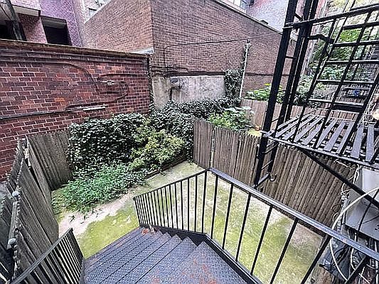 1st image of 230 E 87th St APT 1B